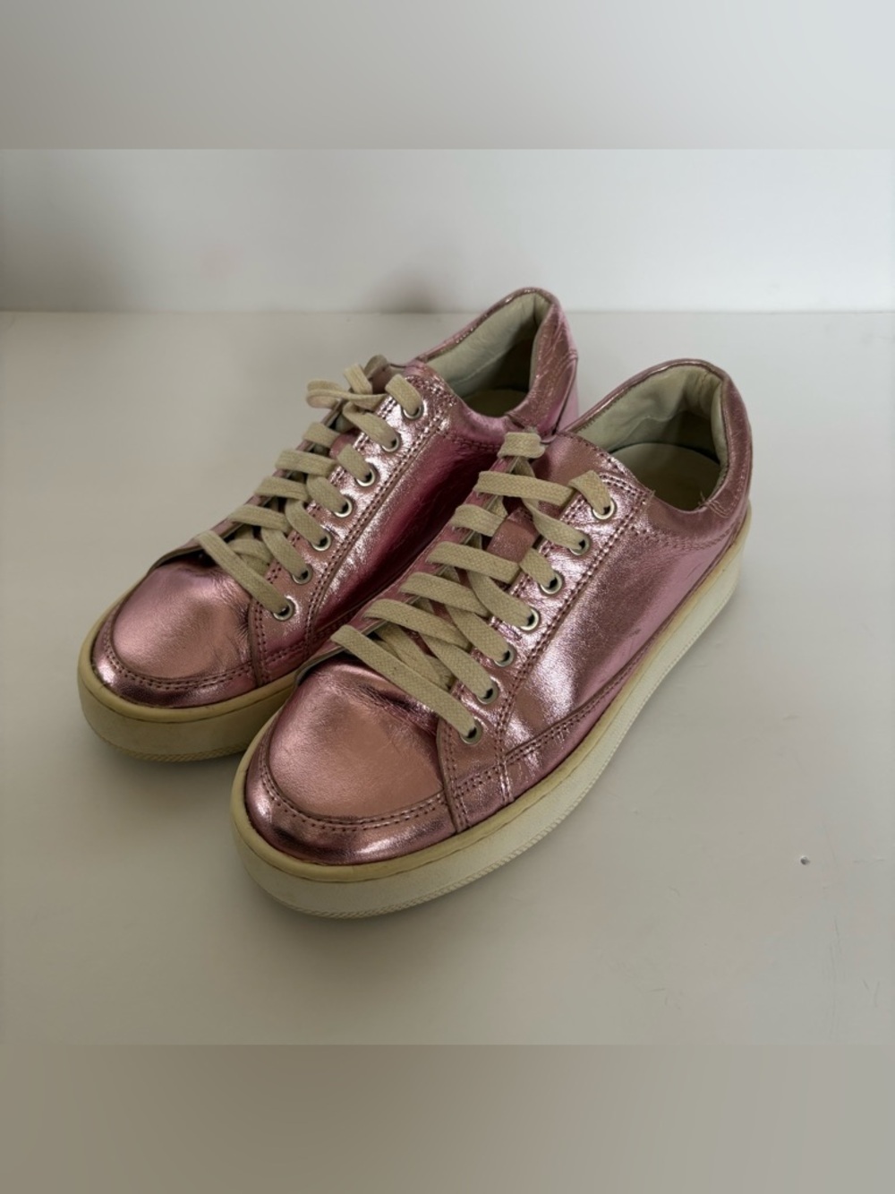 Free People LETTERMAN SNEAKER Pink Metallic Leather 7 Trendy Preppy Comfy Skater